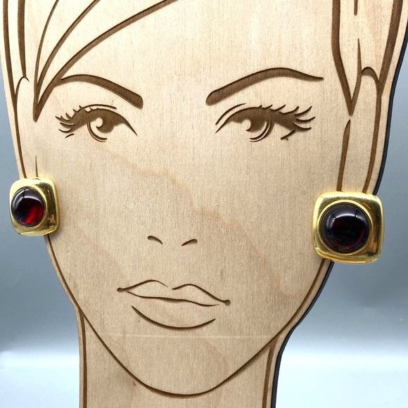 Vintage Monet Red Glass Cabochon Earrings, Gold Tone Clip On Squares, Runway - Picture 5 of 6